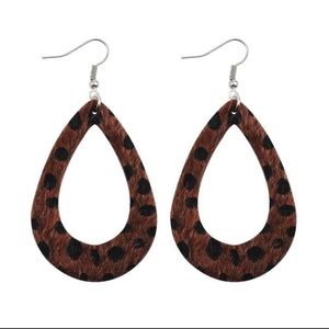 NEW!! Boutique Women’s Cheetah Hallow Teardrop Earrings